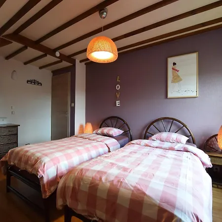 Charming In Noville 펜션 *